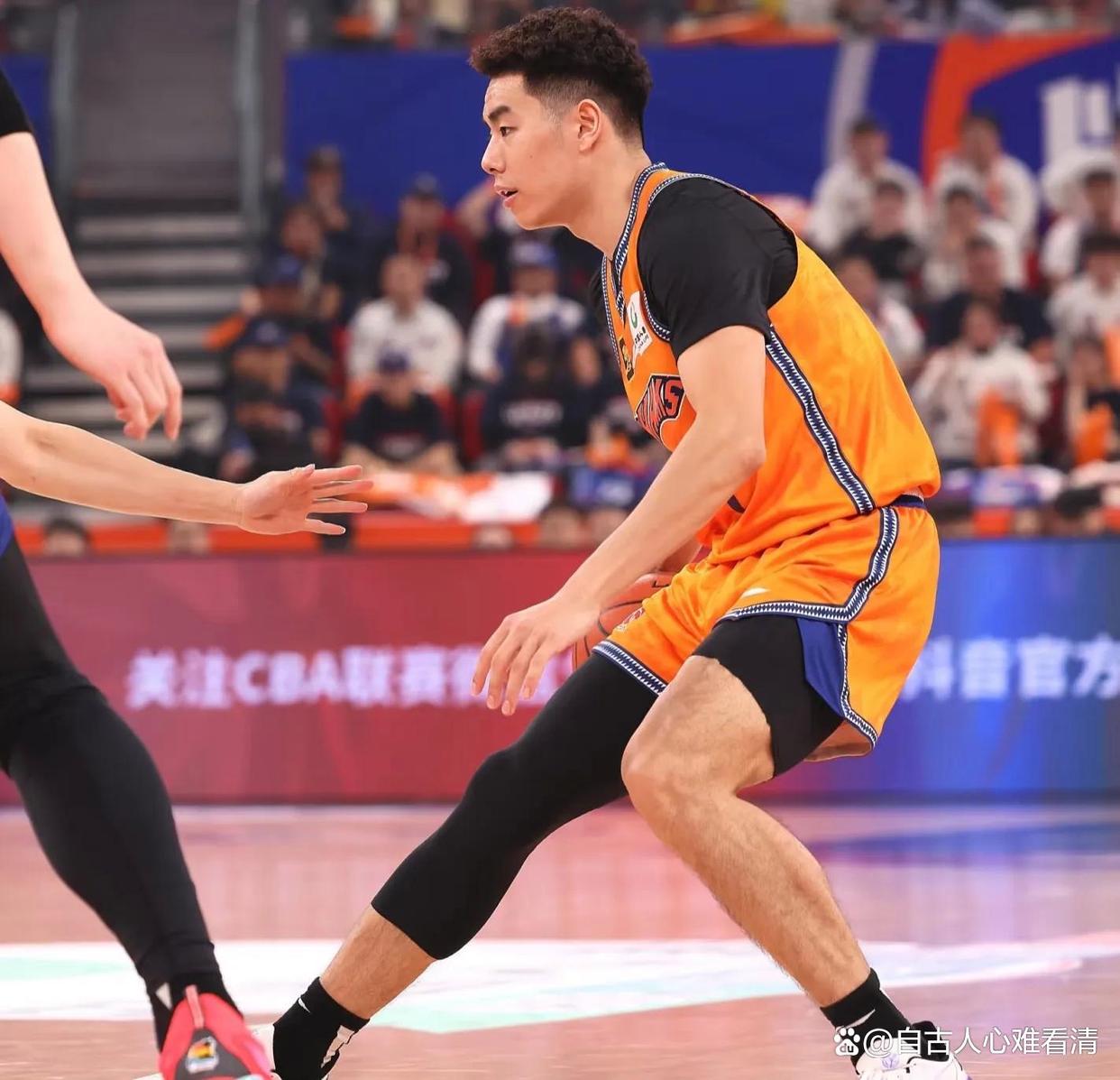 上海久事发布备战花絮,关键时刻刷新队史纪录,意大利杯任务艰巨,控场能力受关注 上海久事发布备战花絮,关键时刻刷新队史纪录,意大利杯任务艰巨,控场能力受关注