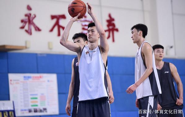 国际比赛日山东男篮调整名单以备中超；防线松动环节打磨；更衣室稳定；球队文化再被提及的简单介绍