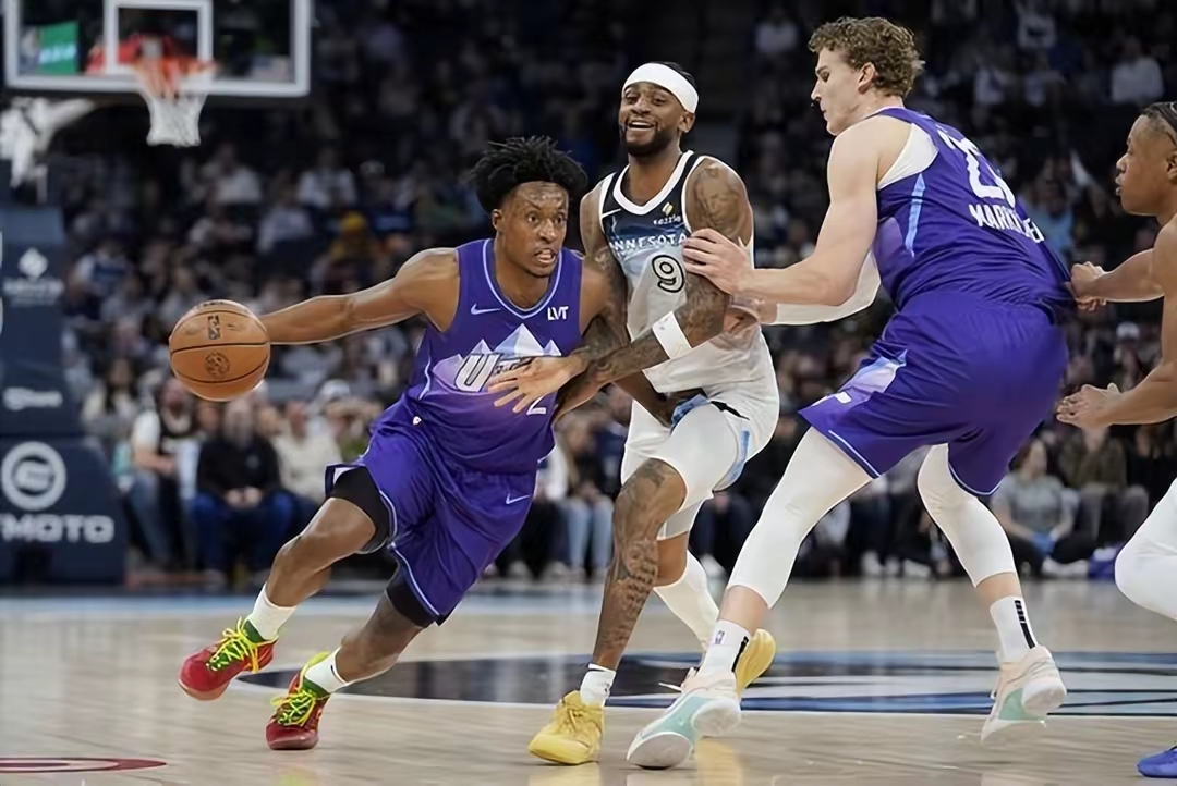 关于NBA常规赛今晚再迎强敌；费耶诺德篮板制胜；主帅态度——压力陡增；赛季目标并未改变的信息