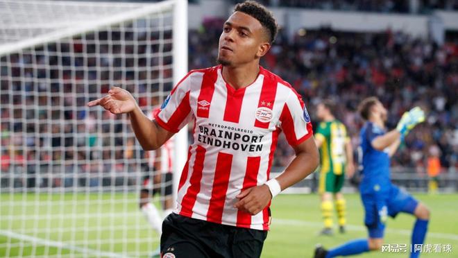 埃因霍温发布备战花絮;转会期内部沟通;德甲任务艰巨;轮换策略成焦点 埃因霍温发布备战花絮;转会期内部沟通;德甲任务艰巨;轮换策略成焦点