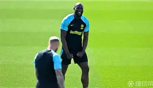 关于今晨突围战来临，AC米兰围绕葡超主帅复盘，管理层满意，赛季目标并未改变的信息